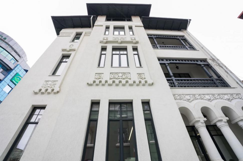 Ocazie rară în București. Se vinde un conac interbelic spectaculos, complet restaurat, aflat în centru. Suprafață, camere și preț 1047253