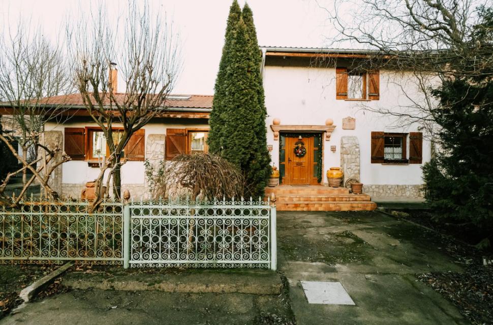 Conace și castele istorice scoase la vânzare în România. Unde se află și cât costă 1047578