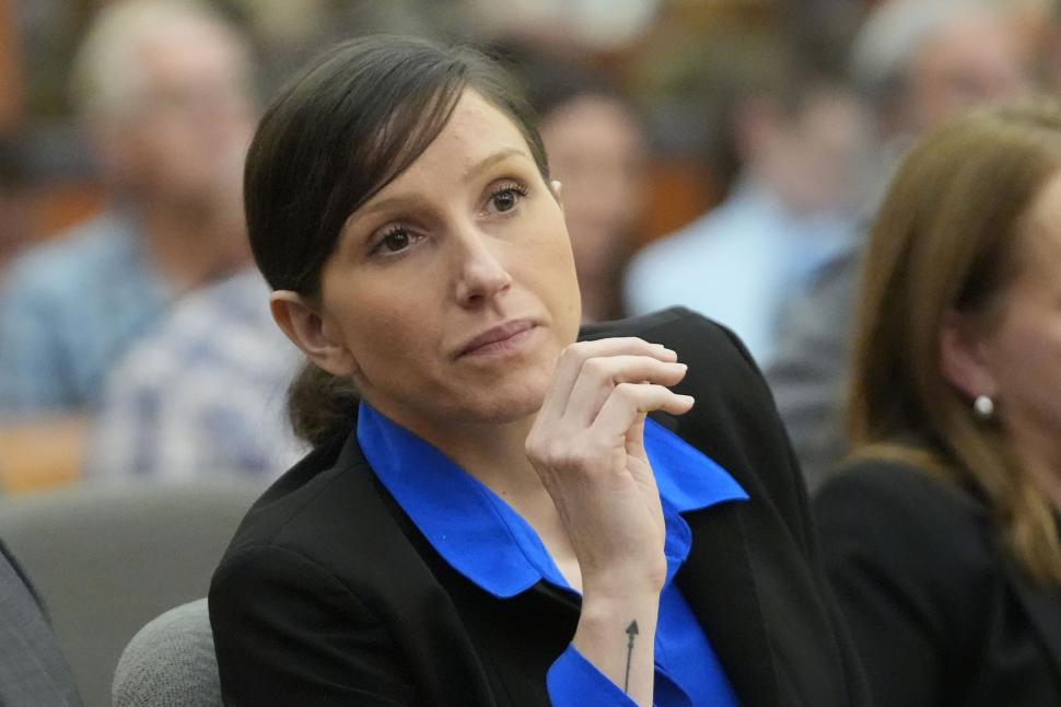 A scris o carte pentru copii ca să-și ajute fiii să facă față morții tatălui lor. Acum, este judecată pentru uciderea lui 1048237