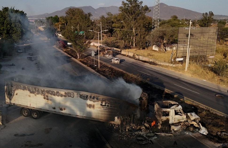 Haos în Mexic, după uciderea baronului drogurilor "El Mencho". Violențe și incendii. Panică pe aeroporturi, avioane întoarse din drum 1048181