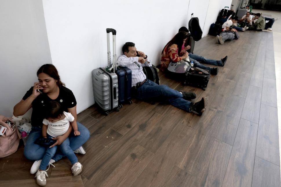 Haos în Mexic, după uciderea baronului drogurilor "El Mencho". Violențe și incendii. Panică pe aeroporturi, avioane întoarse din drum 1048184