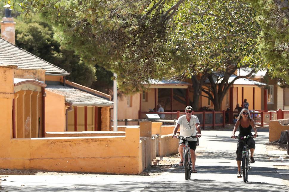 Insula idilică unde turiștii dorm pe morminte fără să știe: Mulți o vizitează pentru quokka și nu îi cunosc istoria întunecată 1048704