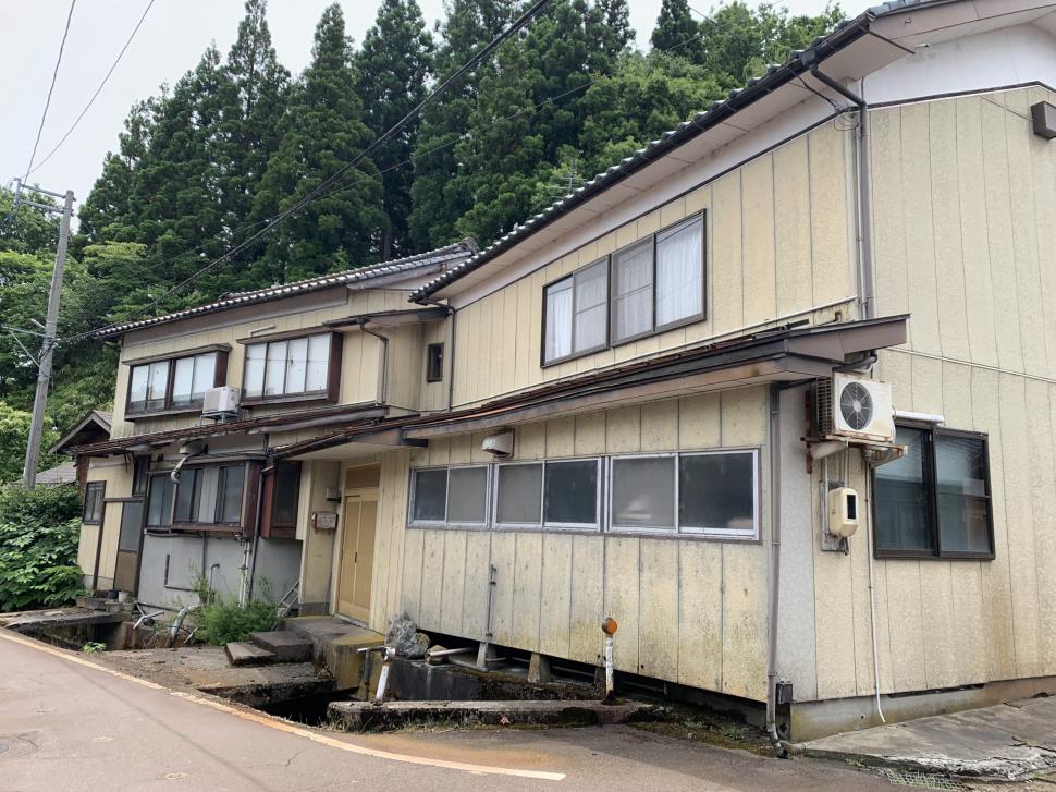 Japonia duce ideea Italiei cu case de 1€ mai departe și oferă gratis locuințe străinilor. Ce se poate cumpăra cu 10€ și în ce condiții 1048692