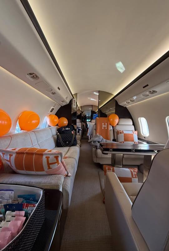 Jutta Leerdam s-a întors acasă după Jocurile Olimpice tot cu un avion privat. Un detaliu din aeronavă a ieșit în evidență 1048580