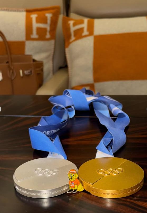 Jutta Leerdam s-a întors acasă după Jocurile Olimpice tot cu un avion privat. Un detaliu din aeronavă a ieșit în evidență 1048581