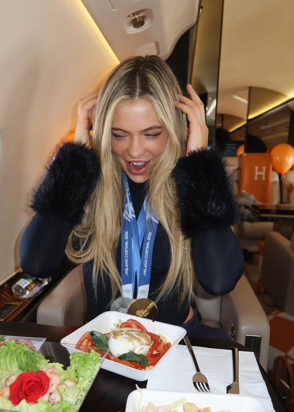 Jutta Leerdam s-a întors acasă după Jocurile Olimpice tot cu un avion privat. Un detaliu din aeronavă a ieșit în evidență 1048582