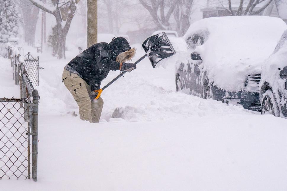 Viscol istoric în SUA: Stratul de zăpadă are aproape un metru. Sute de mii de case fără curent electric și mii de zboruri anulate 1048540