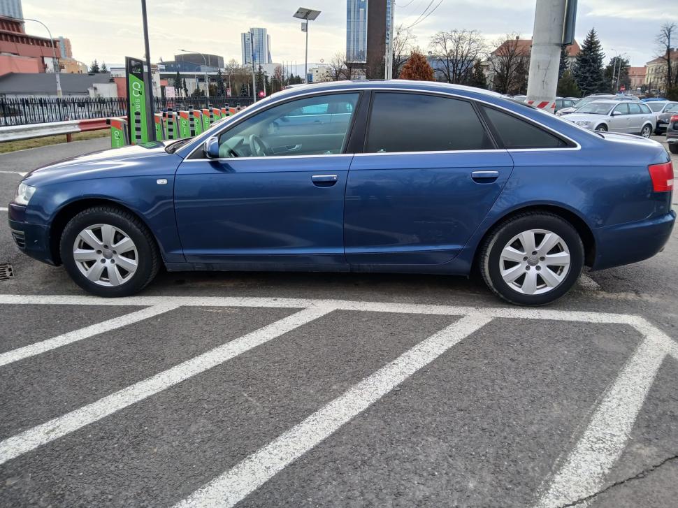 Cu cât s-a vândut la licitație mașina de protocol a lui Klaus Iohannis. Suma este de 10 ori mai mare decât prețul de pornire 1049122