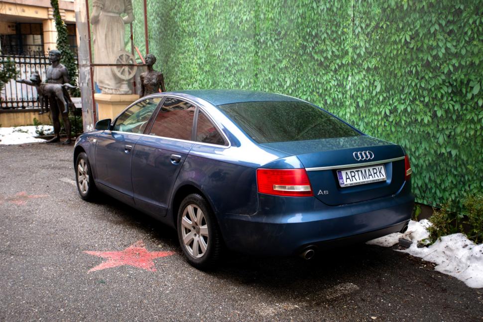 Cu cât s-a vândut la licitație mașina de protocol a lui Klaus Iohannis. Suma este de 10 ori mai mare decât prețul de pornire 1049123