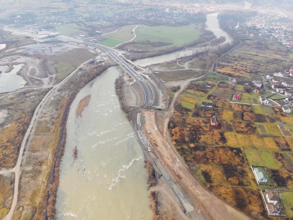 Noul pod peste Tisa, care leagă Sighetu Marmaţiei de Bila Ţerkva, va fi gata în luna mai, anunță un oficial ucrainean 1048886