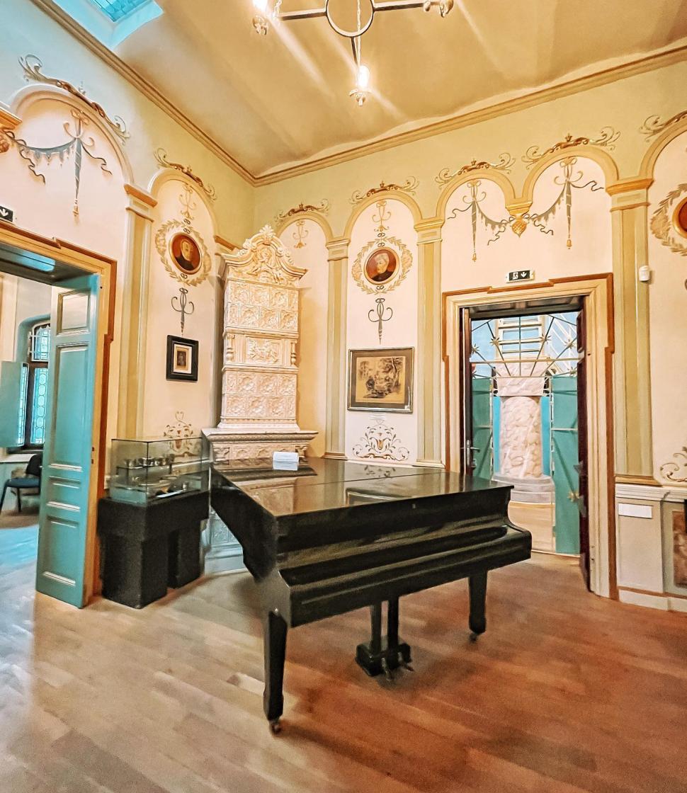 Un live cu căutarea fantomei lui Hasdeu în „Castelul Magului” din Câmpina, unicul templu spiritist din lume, s-a transformat în scandal 1049093