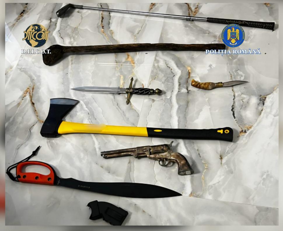 Aur și haine, găsite în case din Vaslui, la membrii unei bande care jefuiau bogați în Germania. Printre victime, un fost manager de F1 1049345