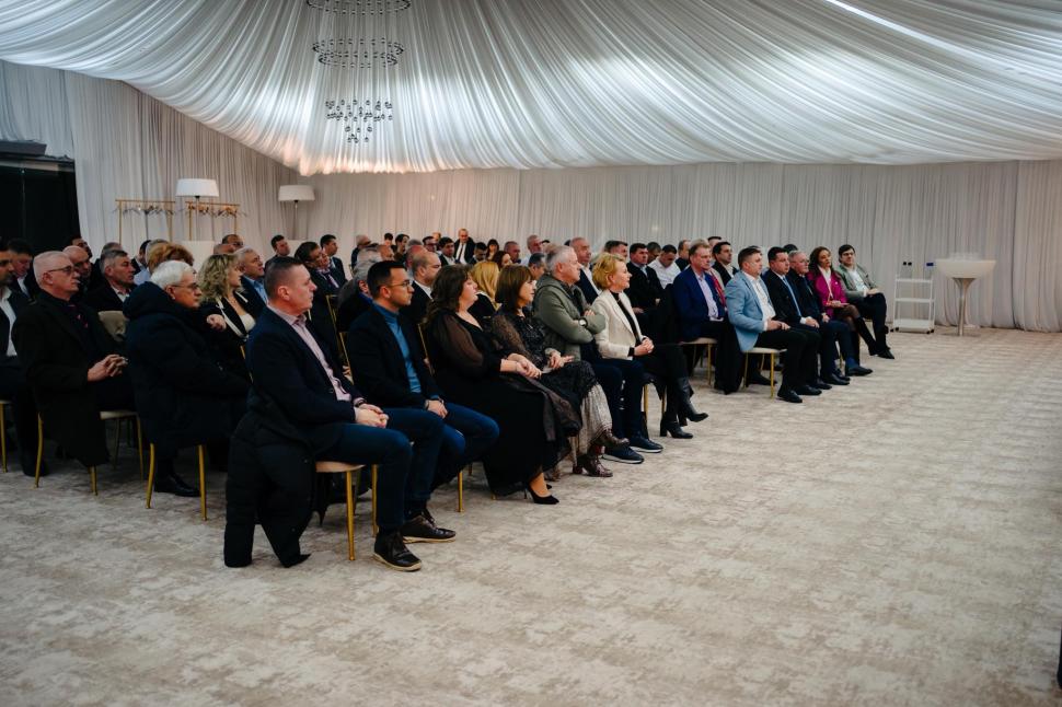 După ce a anunțat tăierile din Administrație, Bolojan s-a dus la o petrecere de partid. Reacția deputatului care l-a chemat 1049221