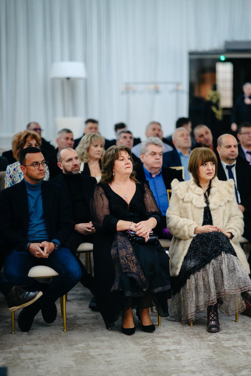 După ce a anunțat tăierile din Administrație, Bolojan s-a dus la o petrecere de partid. Reacția deputatului care l-a chemat 1049224