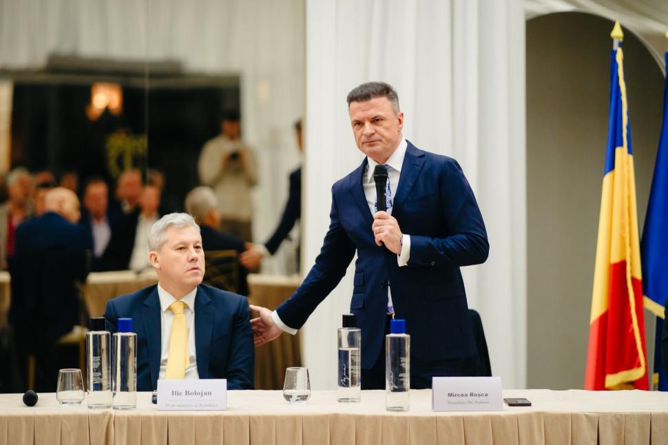 După ce a anunțat tăierile din Administrație, Bolojan s-a dus la o petrecere de partid. Reacția deputatului care l-a chemat 1049226