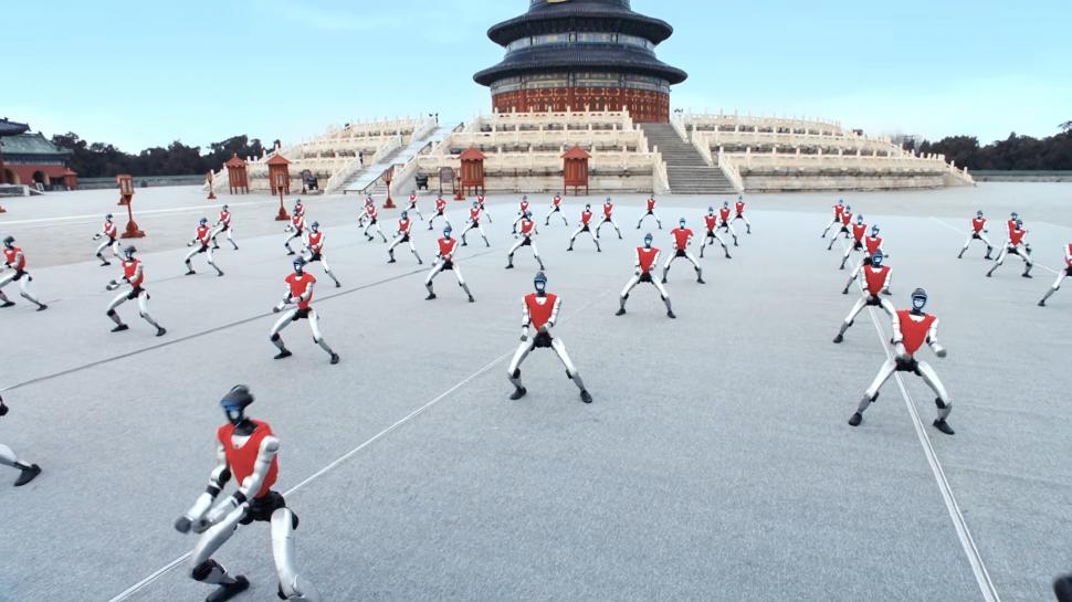 Spectacol cu „armata” de roboți umanoizi Unitree, în fața unui templu UNESCO din China: „S-au rugat” și au dansat în sincron perfect 1048993