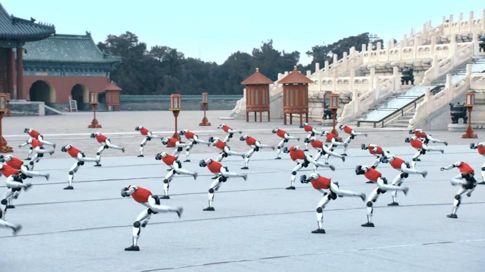 Spectacol cu „armata” de roboți umanoizi Unitree, în fața unui templu UNESCO din China: „S-au rugat” și au dansat în sincron perfect 1048995