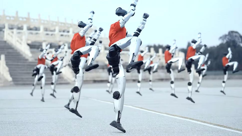 Spectacol cu „armata” de roboți umanoizi Unitree, în fața unui templu UNESCO din China: „S-au rugat” și au dansat în sincron perfect 1048996