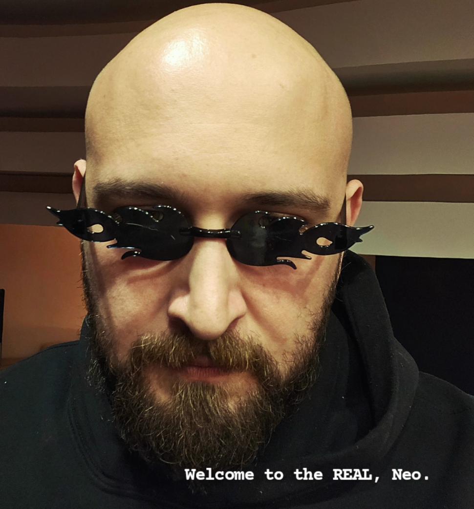 Actorul Vlad Marinescu, reținut alături de alţi 10 suspecţi în ancheta care vizează clubul The Buddhist. Maşini de lux, confiscate  1049696