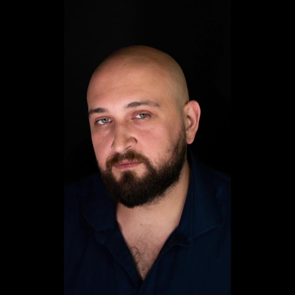 Actorul Vlad Marinescu, reținut alături de alţi 10 suspecţi în ancheta care vizează clubul The Buddhist. Maşini de lux, confiscate  1049698