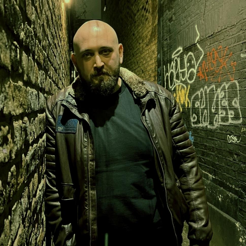 Actorul Vlad Marinescu, reținut alături de alţi 10 suspecţi în ancheta care vizează clubul The Buddhist. Maşini de lux, confiscate  1049700