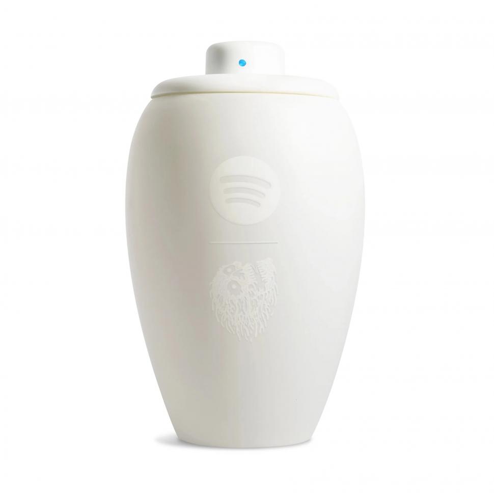 Prima urnă muzicală din lume pentru cenușa răposaților a fost lansată de Spotify: Are și un playlist „etern” pentru viața de apoi 1049676