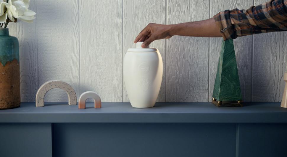 Prima urnă muzicală din lume pentru cenușa răposaților a fost lansată de Spotify: Are și un playlist „etern” pentru viața de apoi 1049682