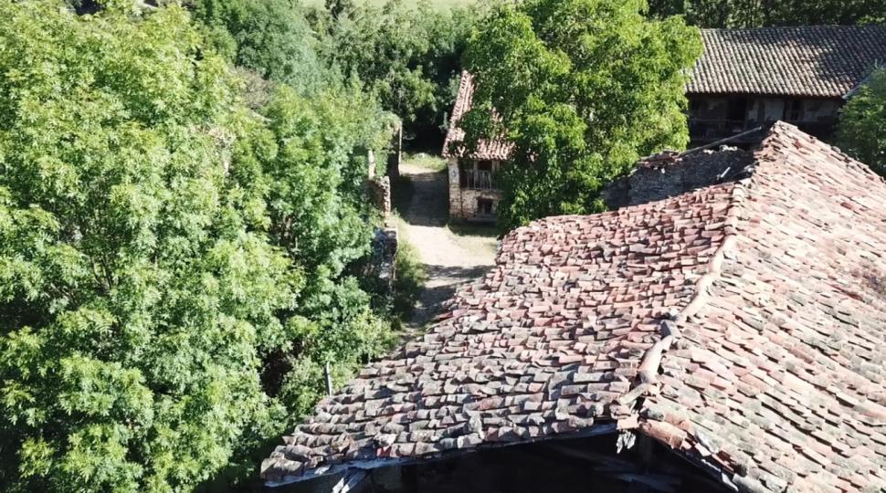 Un sat întreg din Spania se vinde la reduceri, cu 380.000 de euro. Are 10 case, un schit și o poveste interesantă 1049614