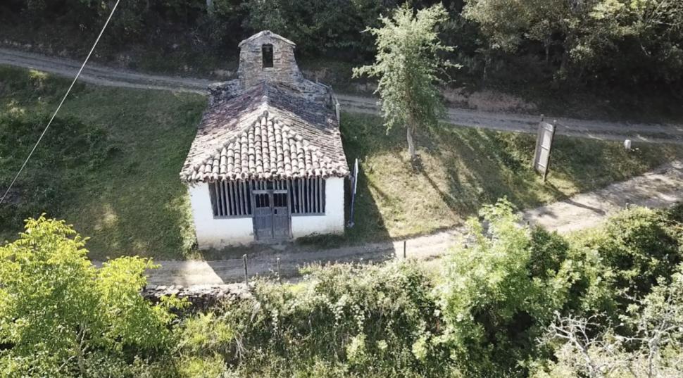 Un sat întreg din Spania se vinde la reduceri, cu 380.000 de euro. Are 10 case, un schit și o poveste interesantă 1049616