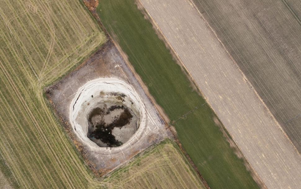 De ce se scufundă pământul în Turcia. Doar în Konya sunt 700 de doline gigantice, adânci de zeci de metri. „Trăiesc permanent cu frică” 1049928