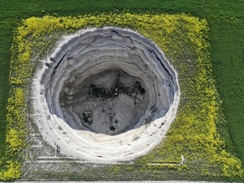 De ce se scufundă pământul în Turcia. Doar în Konya sunt 700 de doline gigantice, adânci de zeci de metri. „Trăiesc permanent cu frică” 1049931