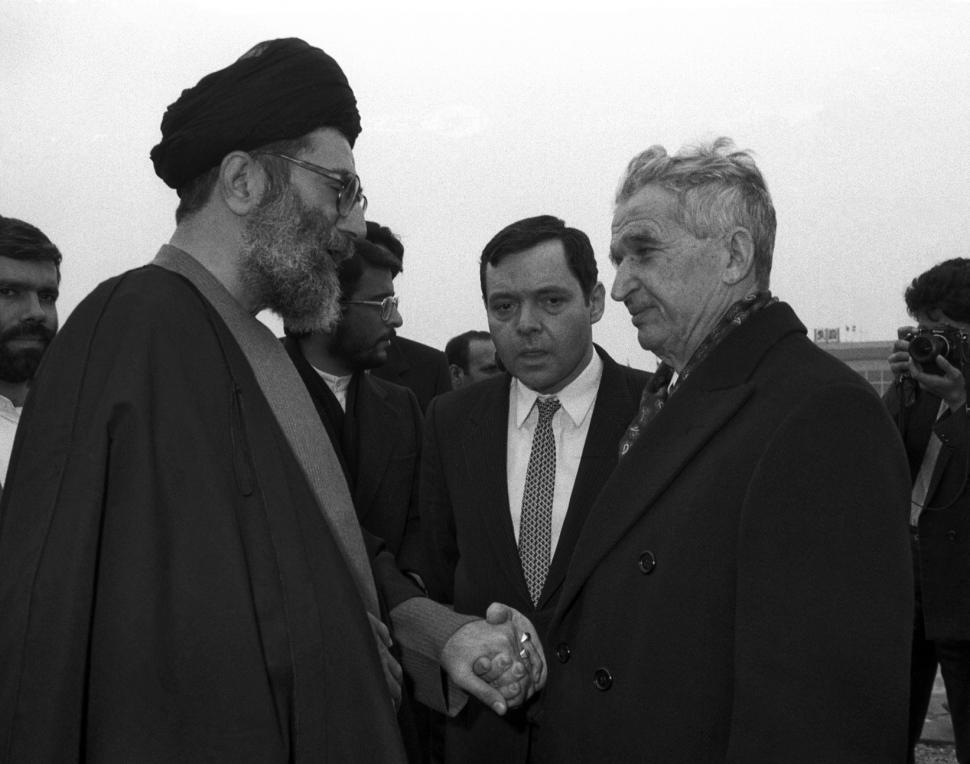 Ali Khamenei a vizitat România în 1989: Primit cu onoruri de Ceaușescu, a călătorit cu metroul din București, a văzut și Casa Poporului 1050114