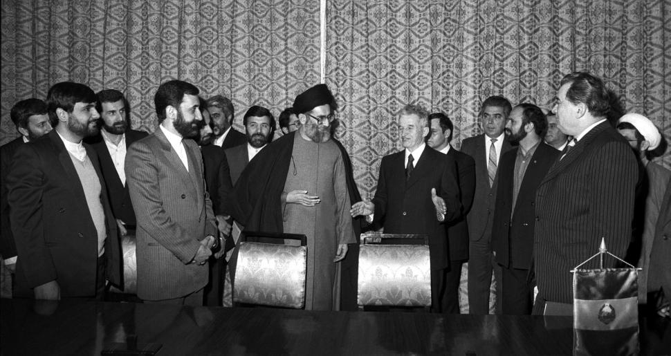 Ali Khamenei a vizitat România în 1989: Primit cu onoruri de Ceaușescu, a călătorit cu metroul din București, a văzut și Casa Poporului 1050115