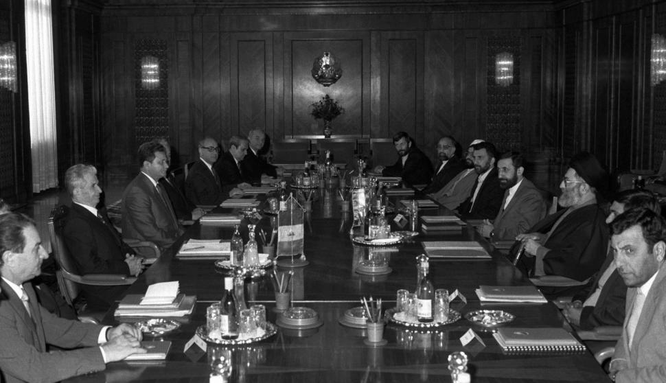 Ali Khamenei a vizitat România în 1989: Primit cu onoruri de Ceaușescu, a călătorit cu metroul din București, a văzut și Casa Poporului 1050119