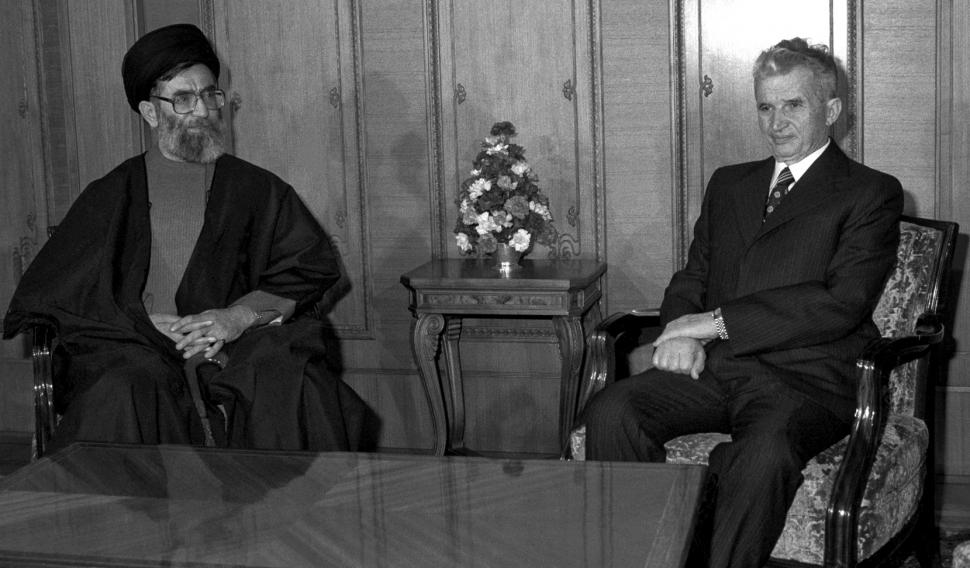 Ali Khamenei a vizitat România în 1989: Primit cu onoruri de Ceaușescu, a călătorit cu metroul din București, a văzut și Casa Poporului 1050120