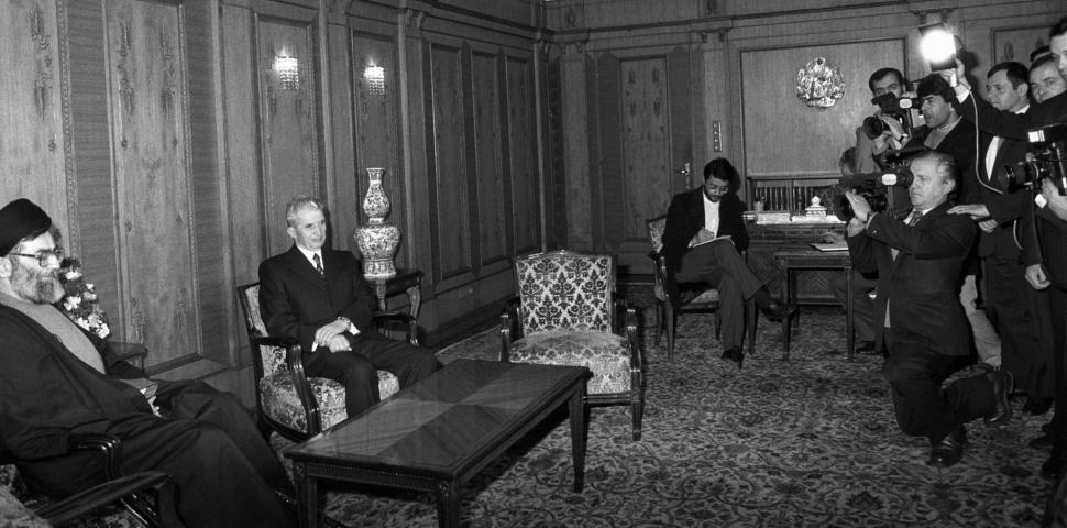 Ali Khamenei a vizitat România în 1989: Primit cu onoruri de Ceaușescu, a călătorit cu metroul din București, a văzut și Casa Poporului 1050121