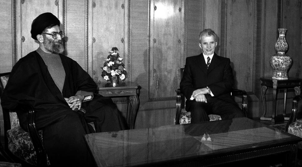 Ali Khamenei a vizitat România în 1989: Primit cu onoruri de Ceaușescu, a călătorit cu metroul din București, a văzut și Casa Poporului 1050122