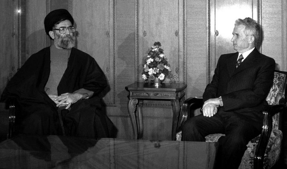 Ali Khamenei a vizitat România în 1989: Primit cu onoruri de Ceaușescu, a călătorit cu metroul din București, a văzut și Casa Poporului 1050123
