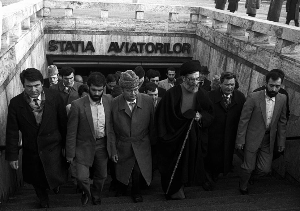 Ali Khamenei a vizitat România în 1989: Primit cu onoruri de Ceaușescu, a călătorit cu metroul din București, a văzut și Casa Poporului 1050126