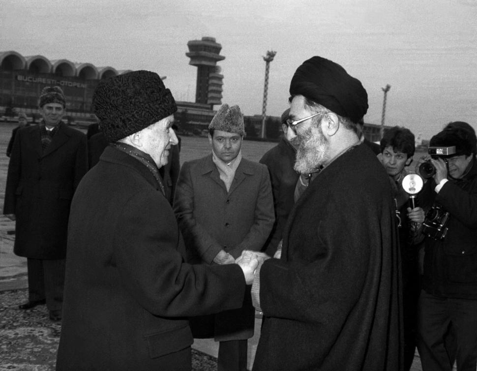 Ali Khamenei a vizitat România în 1989: Primit cu onoruri de Ceaușescu, a călătorit cu metroul din București, a văzut și Casa Poporului 1050129
