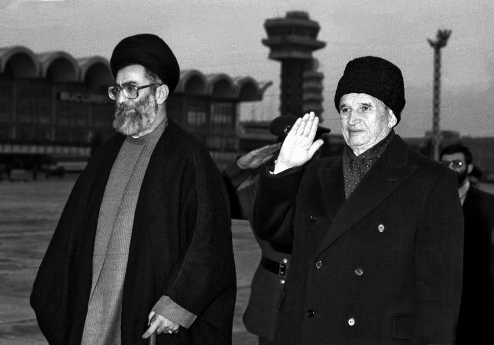 Ali Khamenei a vizitat România în 1989: Primit cu onoruri de Ceaușescu, a călătorit cu metroul din București, a văzut și Casa Poporului 1050130