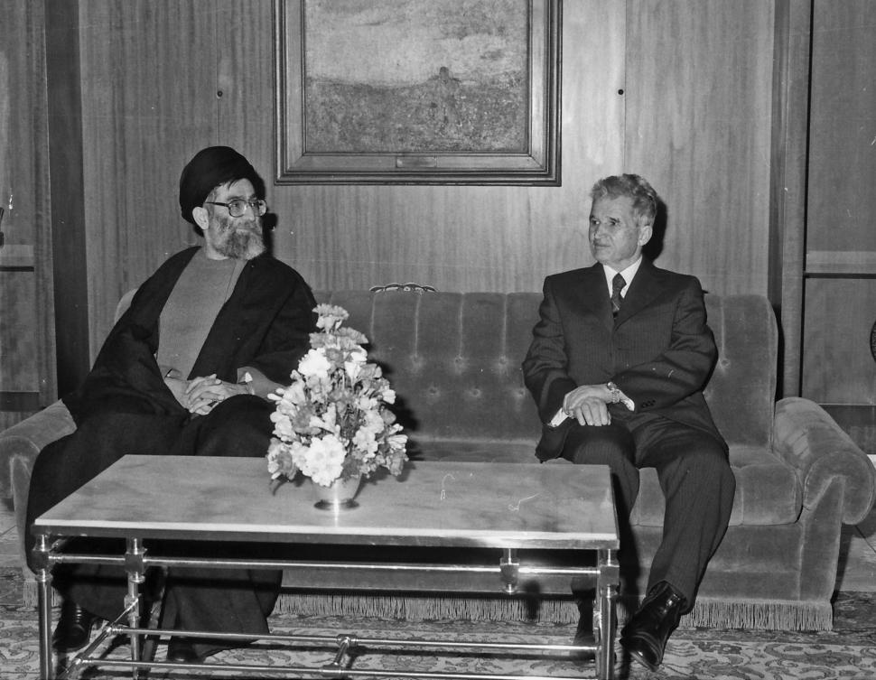 Ali Khamenei a vizitat România în 1989: Primit cu onoruri de Ceaușescu, a călătorit cu metroul din București, a văzut și Casa Poporului 1050132