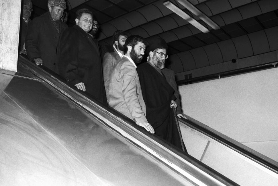 Ali Khamenei a vizitat România în 1989: Primit cu onoruri de Ceaușescu, a călătorit cu metroul din București, a văzut și Casa Poporului 1050133
