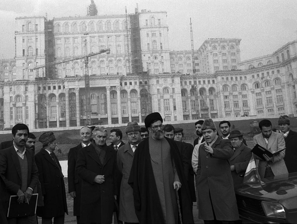 Ali Khamenei a vizitat România în 1989: Primit cu onoruri de Ceaușescu, a călătorit cu metroul din București, a văzut și Casa Poporului 1050134