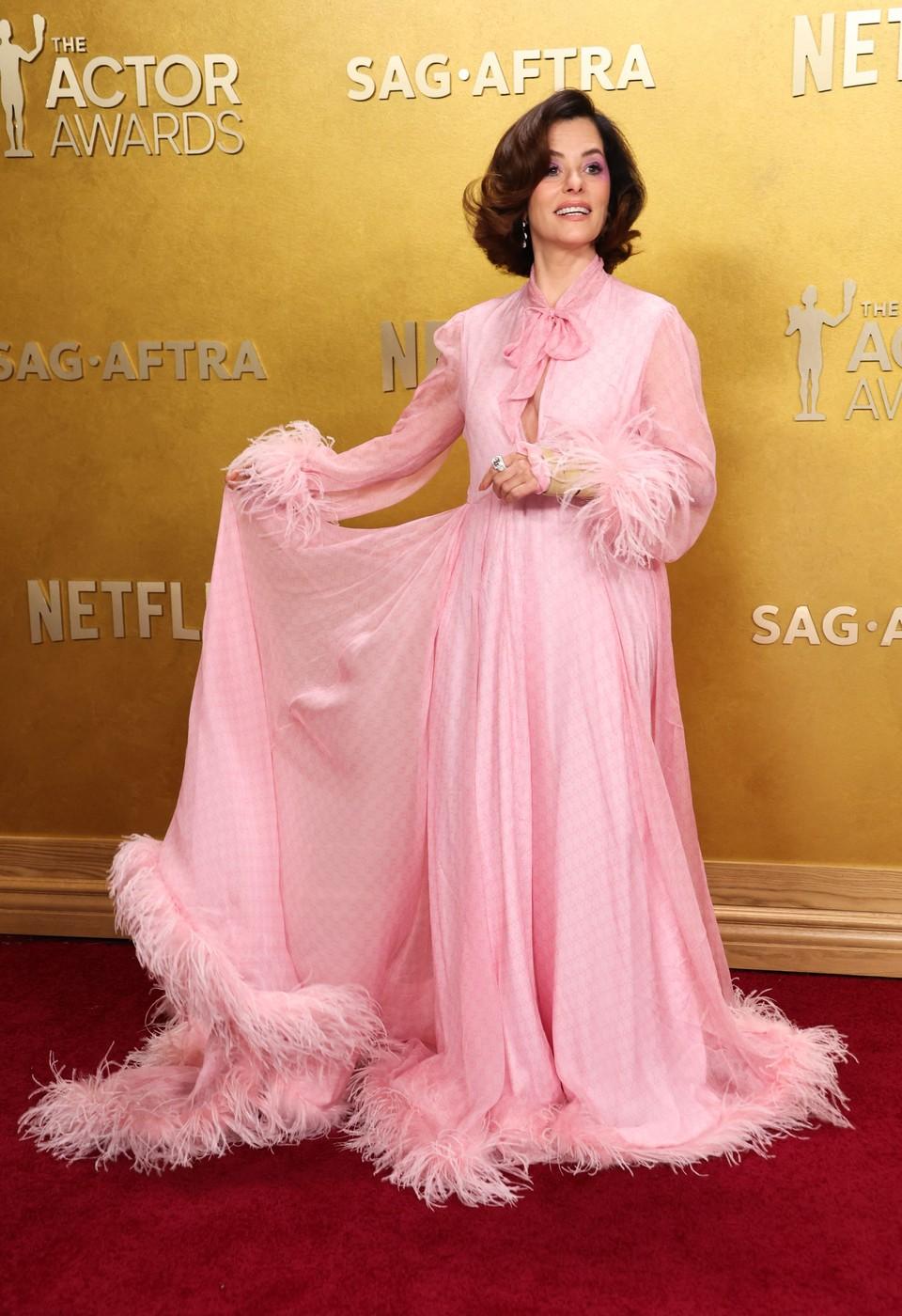 Cele mai spectaculoase ținute de pe covorul roșu de la Actor Awards 2026. Gala a avut un cod vestimentar tematic  1050213