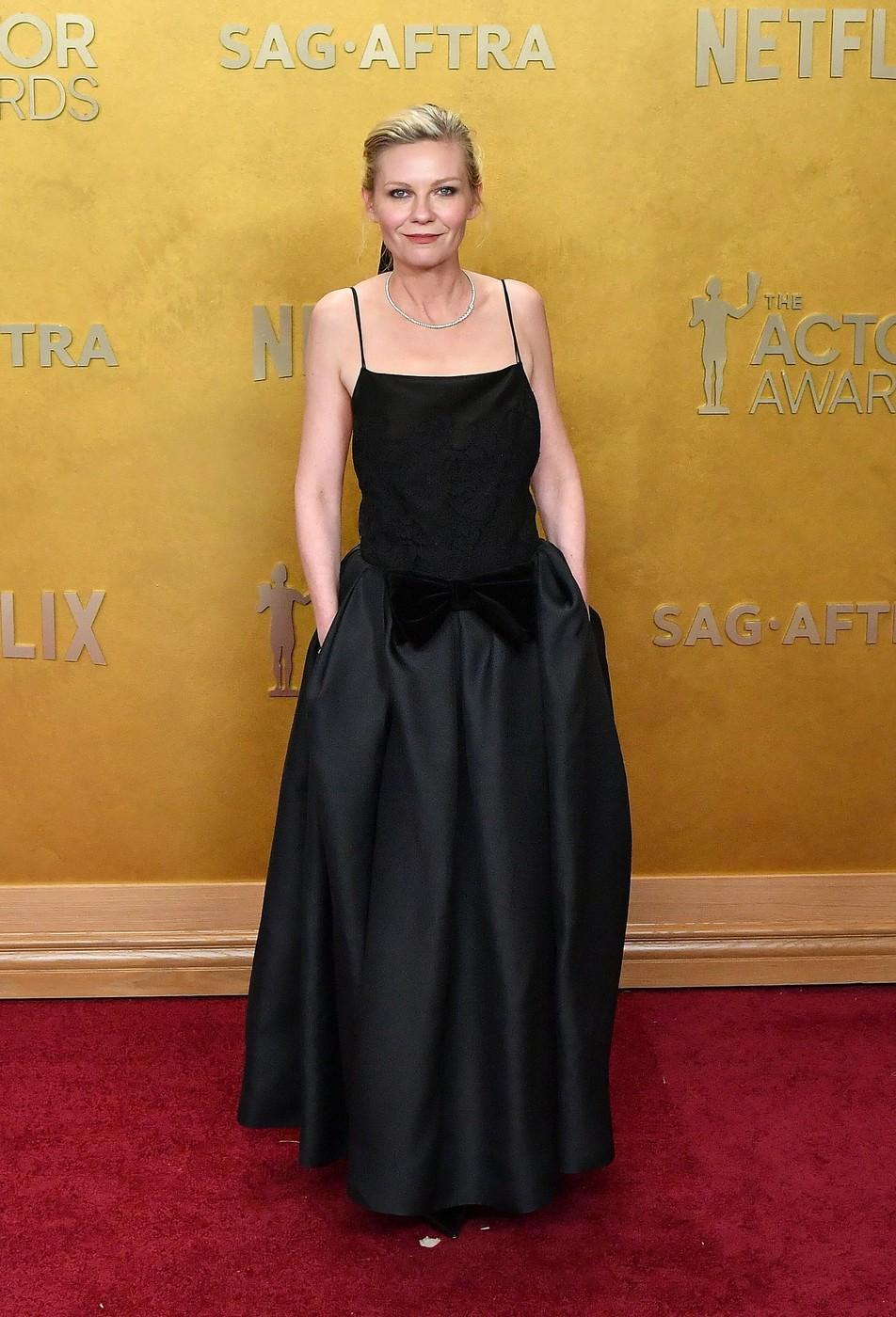 Cele mai spectaculoase ținute de pe covorul roșu de la Actor Awards 2026. Gala a avut un cod vestimentar tematic  1050220