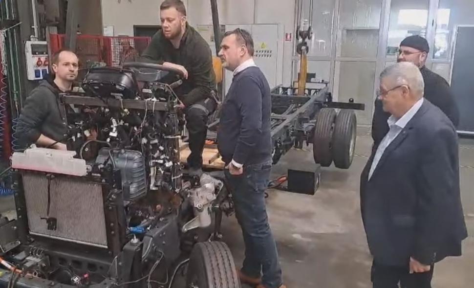 Primele imagini cu replica autobuzului etajat MARTA, fabricat la Arad în 1908: "Este conceput ca un spaţiu cultural mobil" 1050181