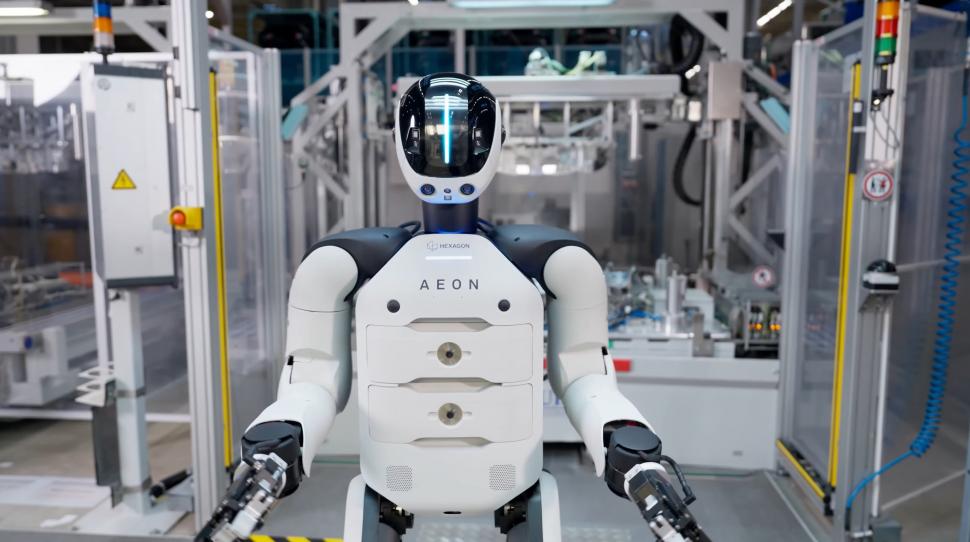 BMW introduce roboți umanoizi, în premieră, la o fabrică din Europa: Angajații cu AI și cei umani vor lucra împreună. Cum arată AEON 1050440