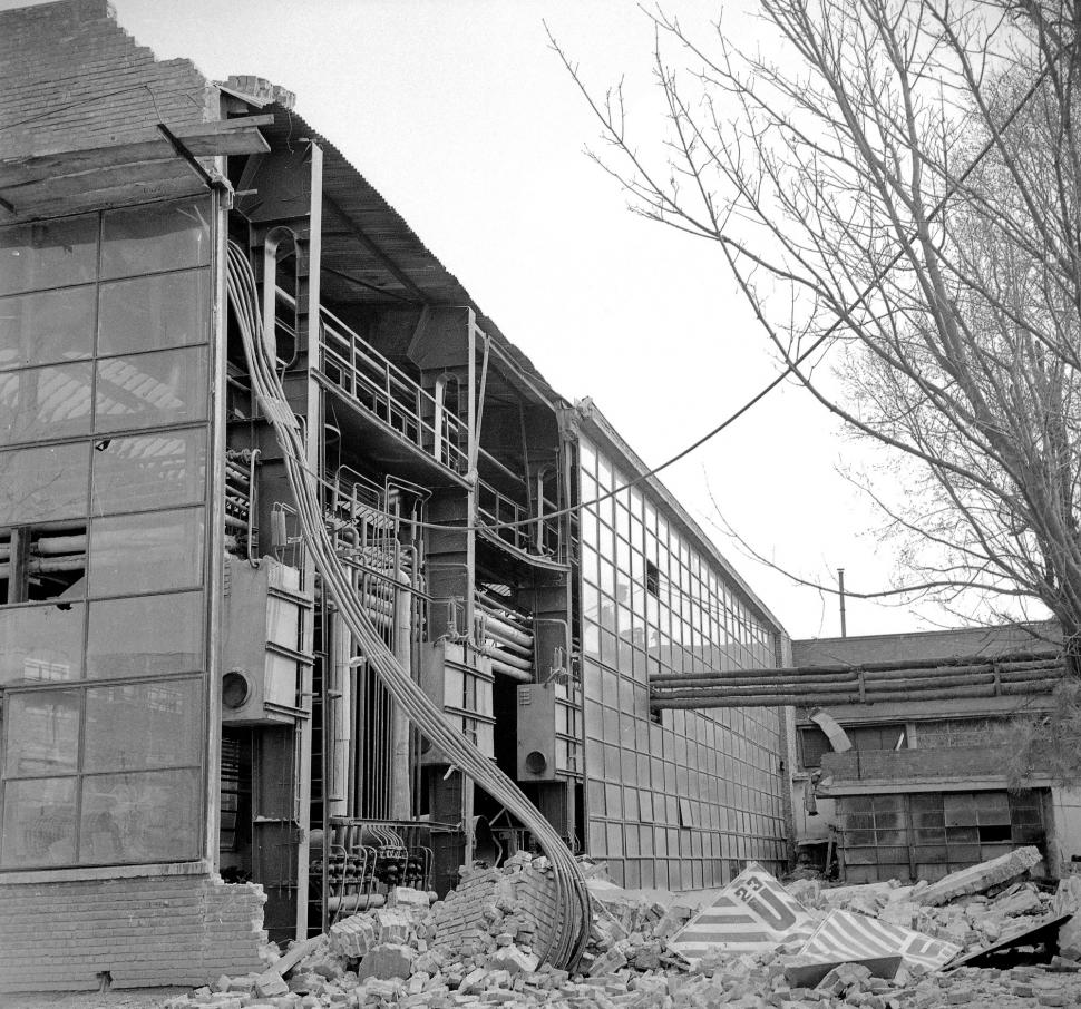 49 de ani de la cutremurul din 4 martie 1977. Zeci de clădiri prăbuşite şi 1578 de victime. Un om a fost scos de sub ruine după 10 zile 1050503