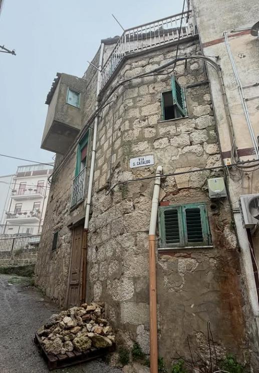 Cum l-a salvat de datorii casa de 1 euro pe care un bărbat a cumpărat-o în Sicilia. Între timp, veniturile lui s-au dublat 1050618